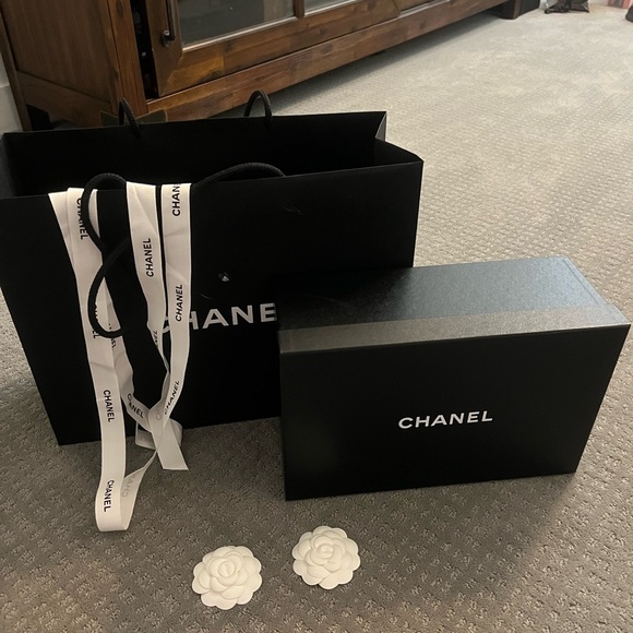 Chanel Black Gift Box set with lots White Ribbon and flowers decor